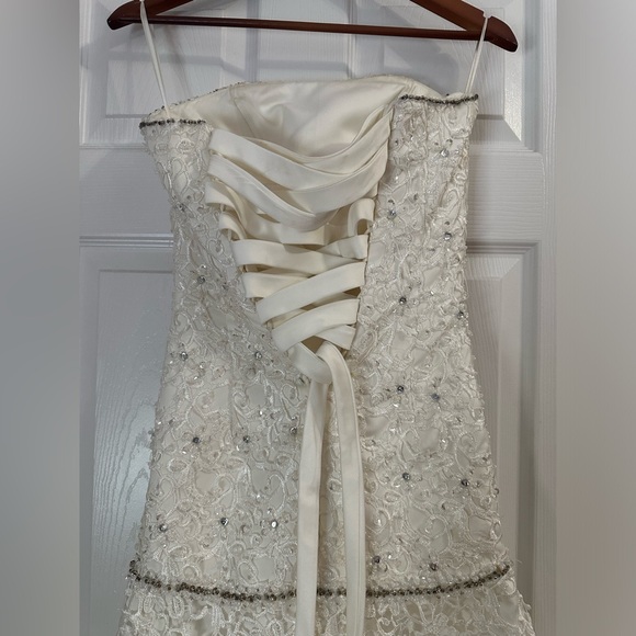 Wedding Dress - Picture 3 of 6